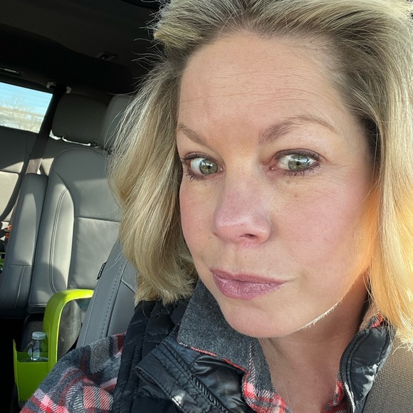 Meet your Posher, Jeni - Picture 2 of 2